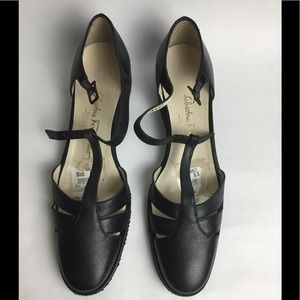 Salvatore Ferragamo Women’s T-Strap Mary Jane 8.5A